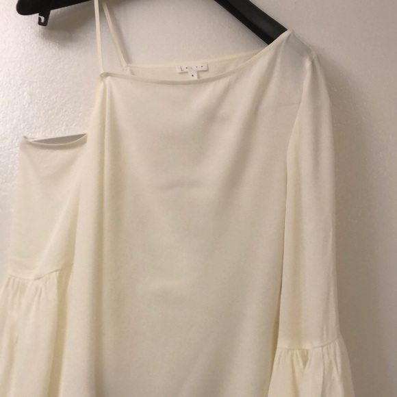 LEITH One-Shoulder Bell Sleeve Top - Picture 3 of 10